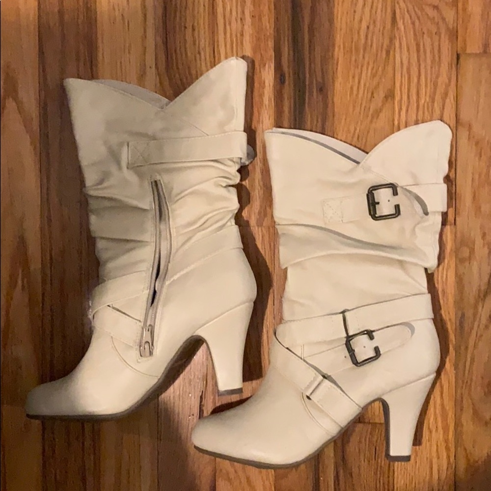 Short ankle boots off white never worn